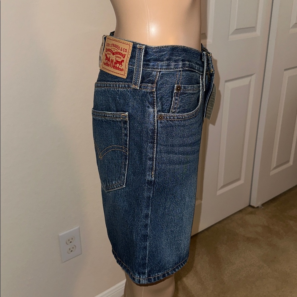 Levi's Dark Blue Denim Shorts with Tags Size 26 - Picture 2 of 16